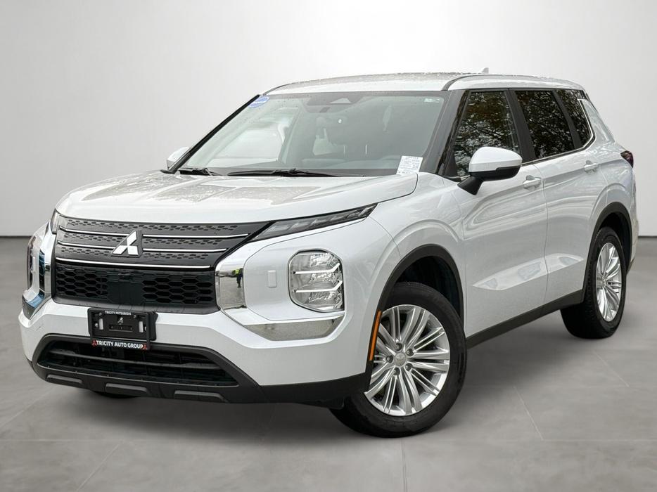2024 Mitsubishi Outlander ES S-AWC display photo