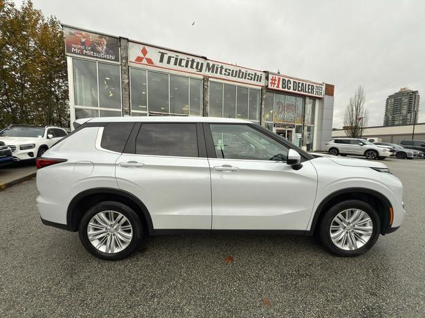 2024 Mitsubishi Outlander ES S-AWC image 5