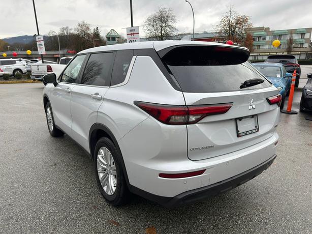 2024 Mitsubishi Outlander ES S-AWC image 8