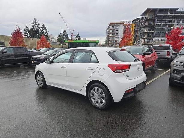 2022 Kia Rio5 image 4