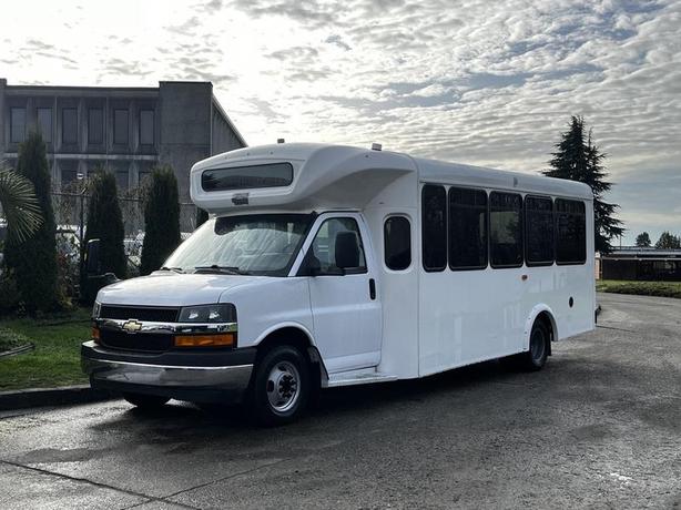 2017 Chevrolet Express G4500 22 Passenger Bus With Wheelchair Ramp Off Road Use  image 5