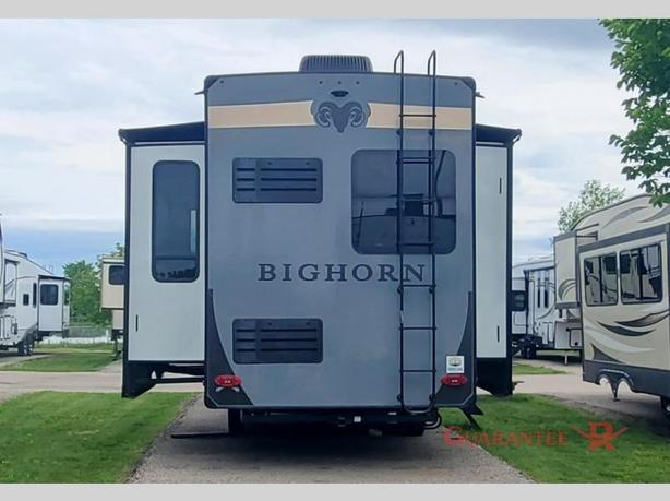 Used 2021 Heartland Bighorn 3120RK image 5