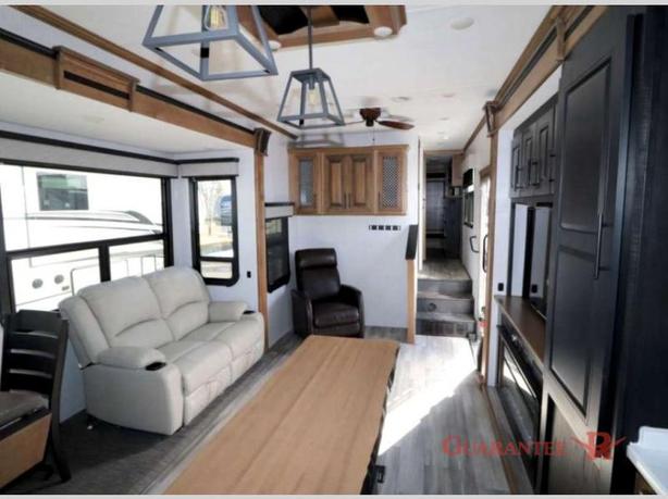 Used 2021 Heartland Bighorn 3120RK image 8