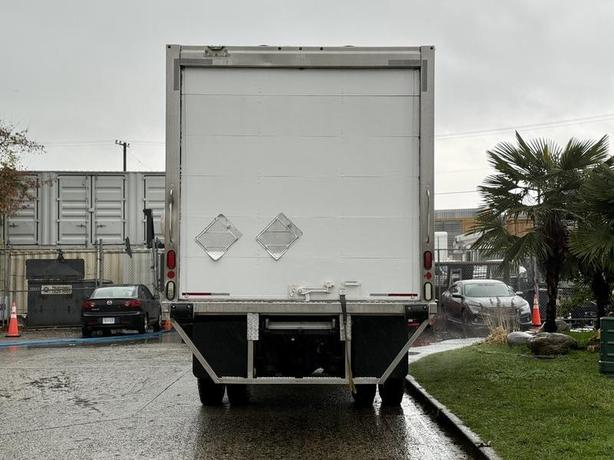 2017 Freightliner M2 106 Cummins 20-Foot Cube Van with Side Door image 8