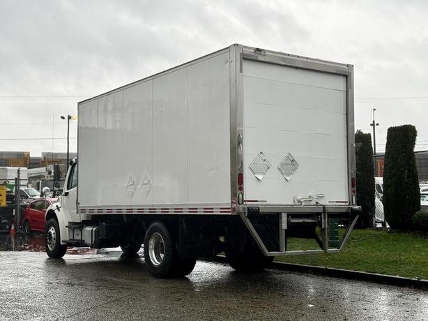 2017 Freightliner M2 106 Cummins 20-Foot Cube Van with Side Door image 7