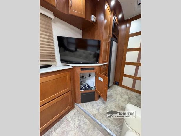 Used 2014 Pleasure-Way Playeau XLMB image 7