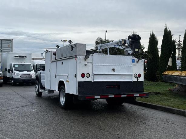 2009 Ford F-550 Service Truck With Crane  2WD Diesel image 8