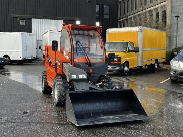 2023 JLG 10054 Ultra Compact Telehandler with Bucket Diesel image 2