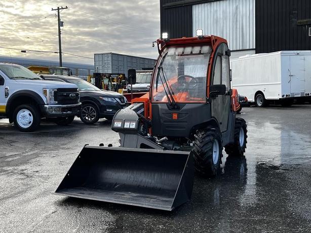 2023 JLG 10054 Ultra Compact Telehandler with Bucket Diesel image 3