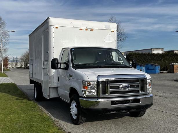 2013 Ford Econoline E450 Work Shop 16 Foot Cube Van image 2