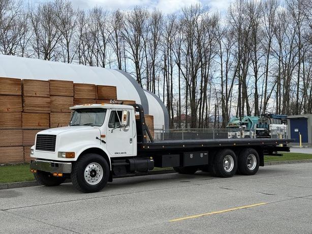 2000 International 4900 25 Foot Roll-Off Flat Deck Tow Truck Manual Diesel Air B image 5