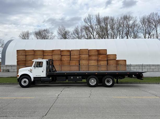 2000 International 4900 25 Foot Roll-Off Flat Deck Tow Truck Manual Diesel Air B image 6