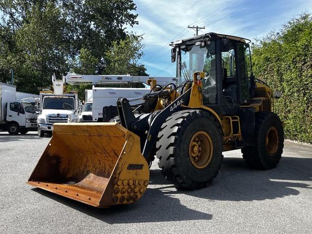 2010 John Deere 444K Z-Bar Front End Loader with 2.5 Yard Bucket Diesel image 5