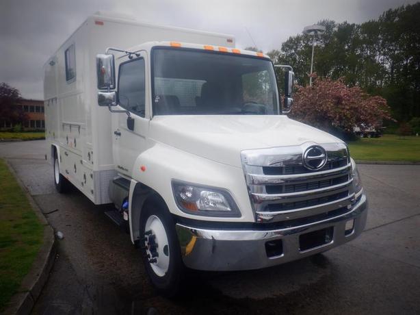 2014 Hino 338 Wire line Service Truck with Office Diesel image 4