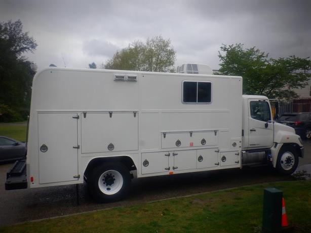 2014 Hino 338 Wire line Service Truck with Office Diesel image 6