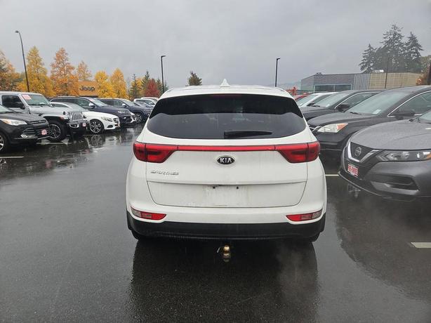 2017 Kia Sportage LX FWD | Heated Seats | Bluetooth! image 5