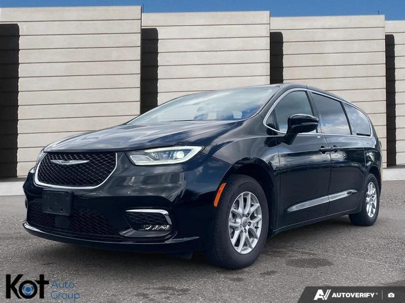 2024 CHRYSLER PACIFICA display photo