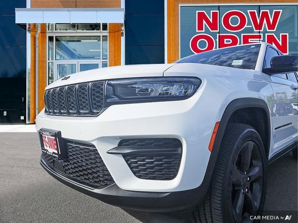 2024 Jeep Grand Cherokee Altitude 4x4  | Heated Seats! image 8