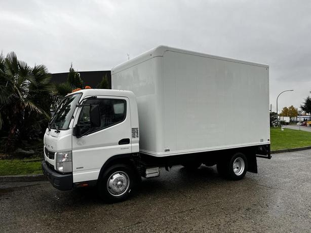 2012 Mitsubishi Fuso FE 12 Foot Cube Van 3 Seater Diesel image 6