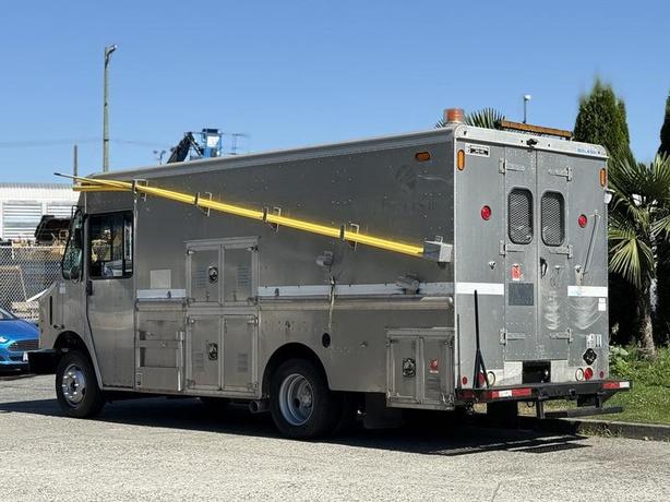 2009 Morgan Olson Workhorse W62 16-Foot Mobile Workshop Service Step Van image 7