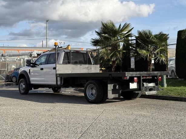2019 Ford F-550 XLT 4X4 12-Foot Flat Deck Truck image 7