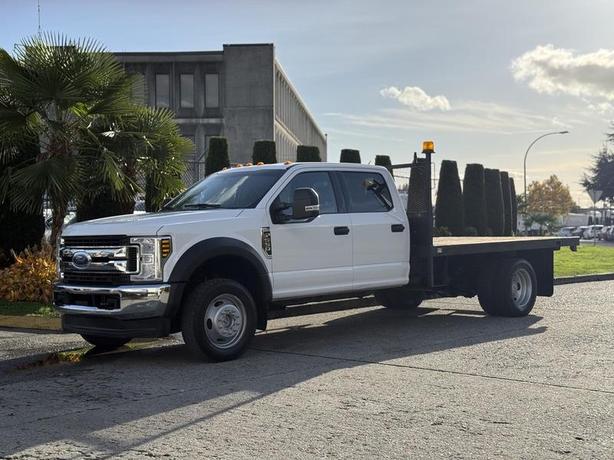 2019 Ford F-550 XLT 4X4 12-Foot Flat Deck Truck image 5