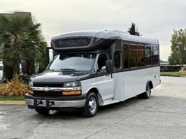 2019 Chevrolet Express 4500 22-Passenger Bus with Wheelchair Ramp image 4