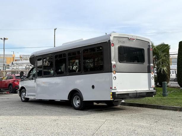 2019 Chevrolet Express 4500 22-Passenger Bus with Wheelchair Ramp image 7