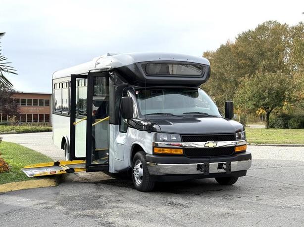 2019 Chevrolet Express 4500 22-Passenger Bus with Wheelchair Ramp image 2