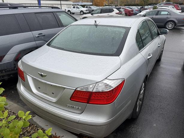 2009 Hyundai Genesis Tech. Pkg ! BACKUP CAMERA! LEATHER! NAVIGATION! image 3