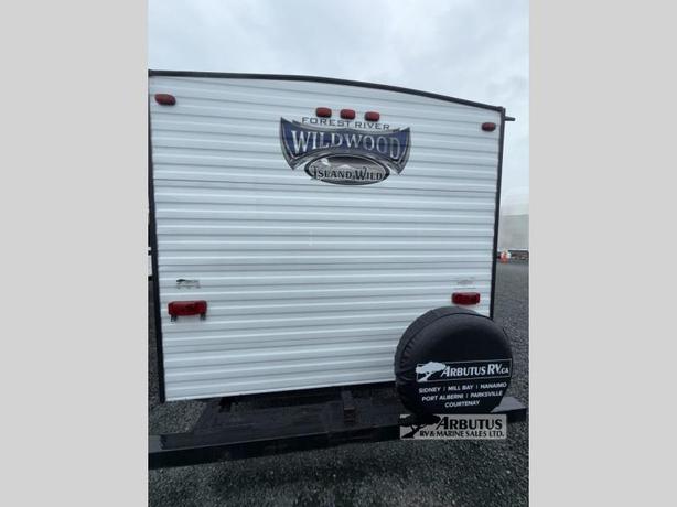 Used 2016 Forest River RV Wildwood X-Lite 201BHXL image 6