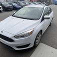 2018 Ford Focus SE ! BACKUP CAMERA! POWER WINDOWS & LOCKS! NO ACCIDENT! thumbnail image 2
