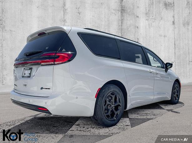 2024 Chrysler Pacifica Hybrid Limited | DEMO CLEAROUT | SAVE $16,585! | Premium  image 5