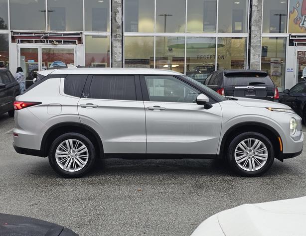 2024 Mitsubishi Outlander image 4