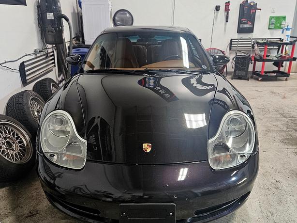 2000 Porsche  911 Carrera 4 Millennium Edition image 4