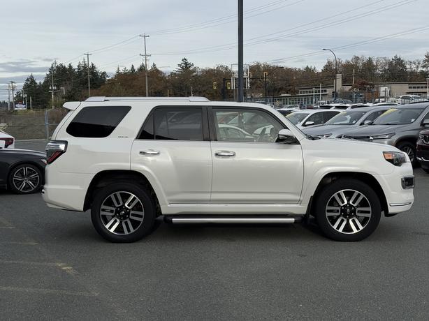 2018 Toyota 4Runner SR5 4WD- One Owner, Bc Local & Low Kilometers image 5