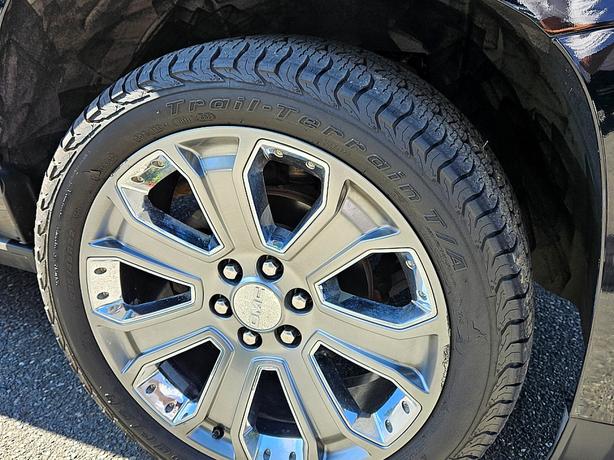 2015 GMC  Yukon Denali image 2