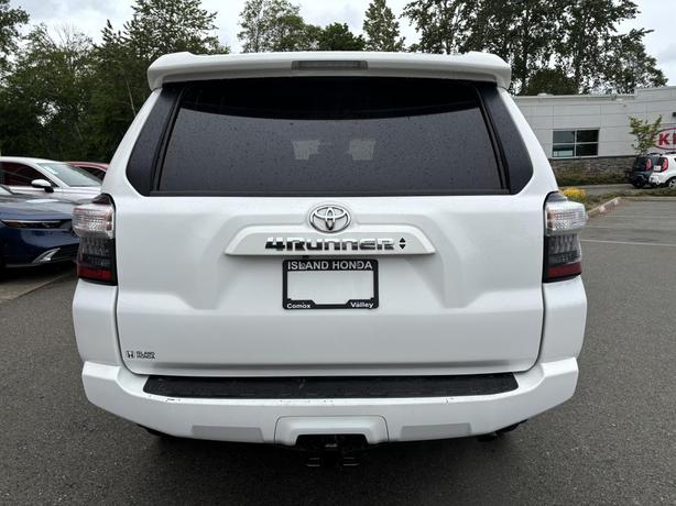 2023 Toyota 4Runner Base image 6