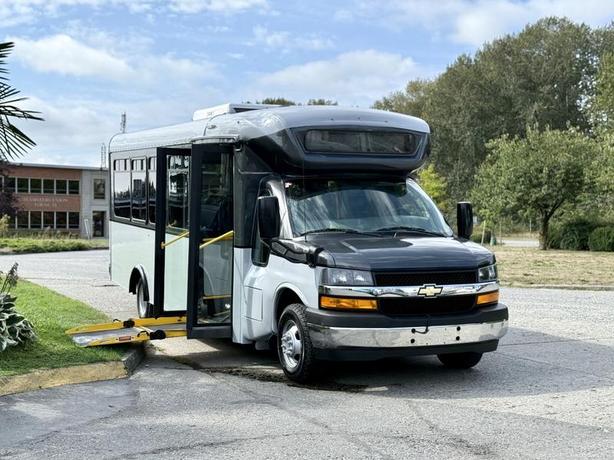 2020 Chevrolet Express 4500 22-Passenger Wheelchair Accessible Bus image 2