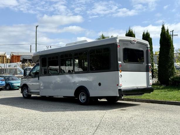 2020 Chevrolet Express 4500 22-Passenger Wheelchair Accessible Bus image 7