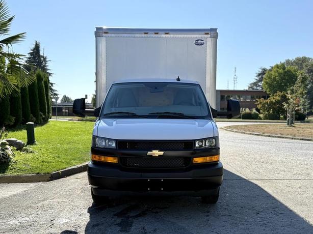 2024 Chevrolet Express 4500 16-Foot Cube Van image 3