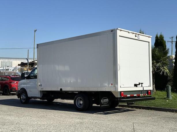 2024 Chevrolet Express 4500 16-Foot Cube Van image 7