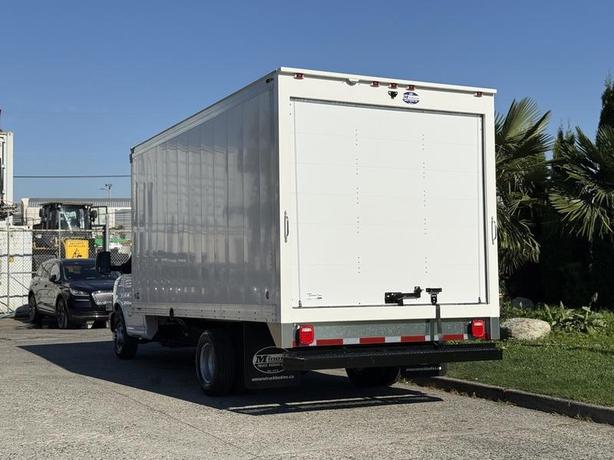 2024 Chevrolet Express 4500 16-Foot Cube Van image 8