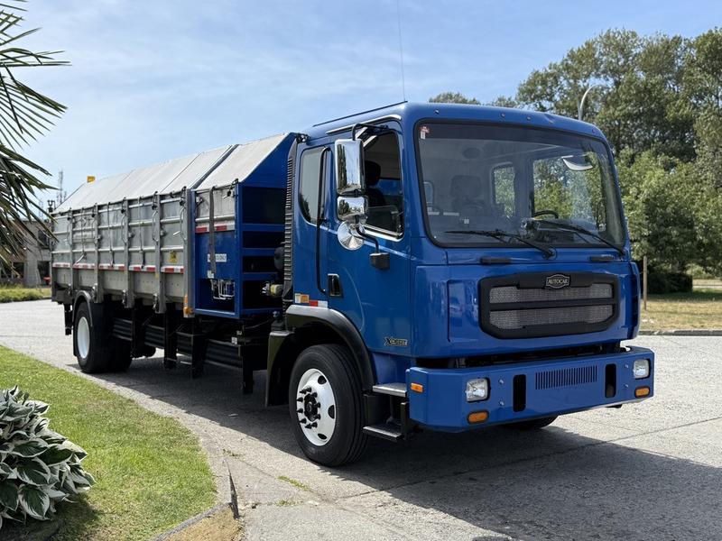 2017 Autocar Xpert Recycling Dump Truck Diesel display photo