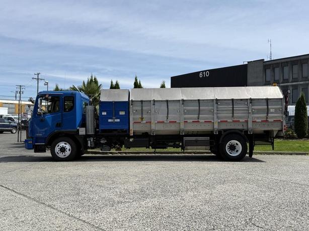 2017 Autocar Xpert Recycling Dump Truck Diesel image 7