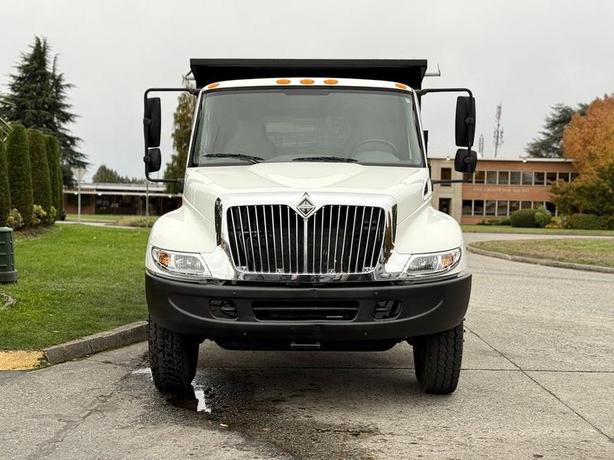 2006 International 4200 10-Foot Dump Truck – 6-Speed Manual, Hydraulic Brakes image 3