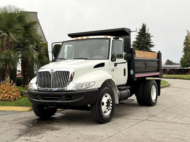 2006 International 4200 10-Foot Dump Truck – 6-Speed Manual, Hydraulic Brakes image 4