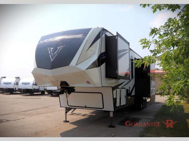 Used 2020 Dutchmen RV Voltage 4185TH image 3