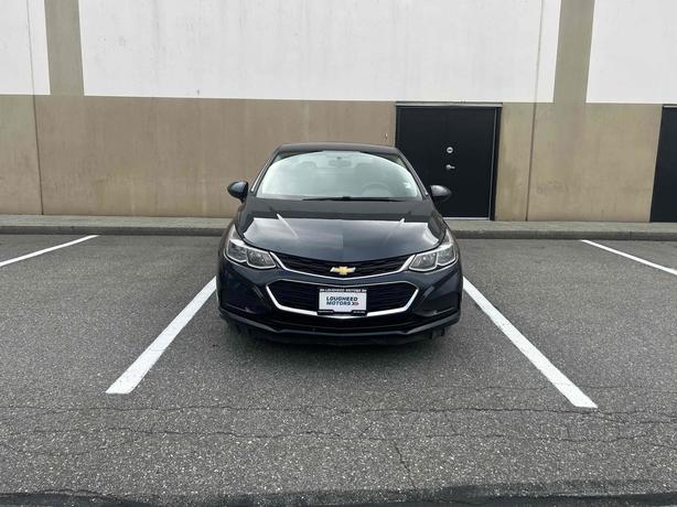 2016 Chevrolet Cruze image 2