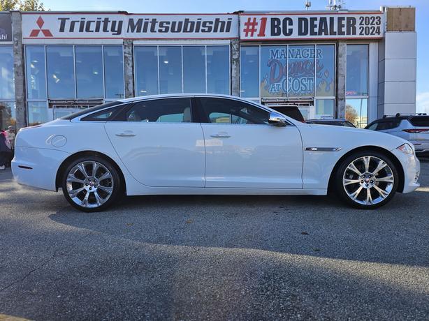 2014 Jaguar XJ L Portfolio - Sunroof, Backup Camera, Memory Seats image 4